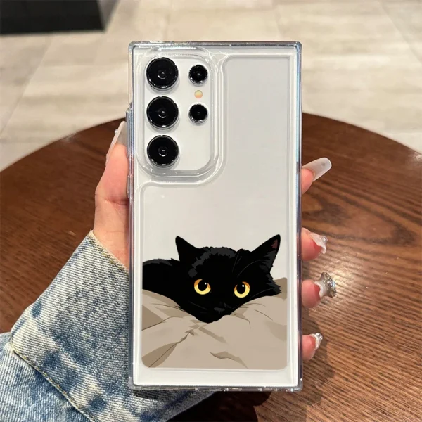 S84f1d790a272483e90df35af75015a8dO.webp حافظة للزوجين مضحكة على شكل قطة سوداء لهاتف سامسونج جالاكسي S21 S24 FE S23 S22 S25 Ultra Plus A55 A56 5G A16 A15 غطاء سيليكون مقاوم للصدمات