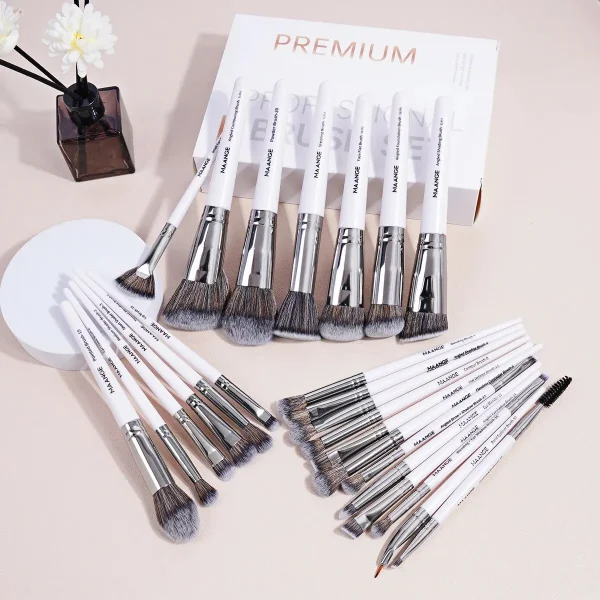 MAANGE Makeup Brushes Kit Face Eye Beauty